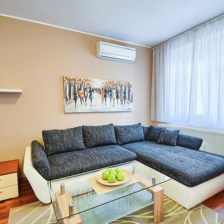 E&E Apartment Arena With Free Private Parking Pula Luaran gambar